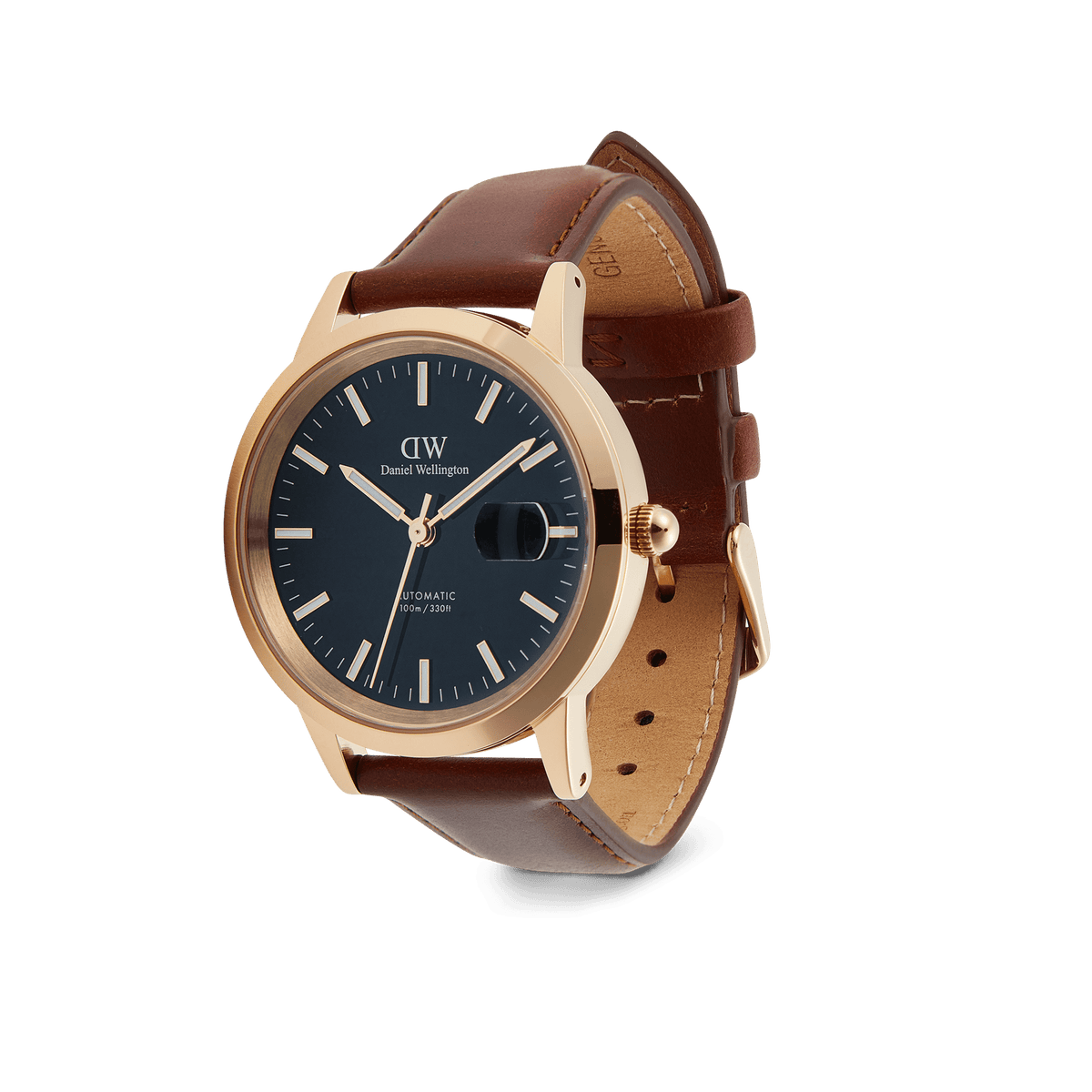 ローズゴールドのケースとリューズの美しい仕上げが際立つ、Iconic St Mawes Automatic Rose Goldの全体像です。白背景に映えるこの角度では、ブラウンレザーストラップのステッチや裏面のヌメ革の質感もご確認いただけます。文字盤下部には「AUTOMATIC」と「100m防水」の表記が配されています。