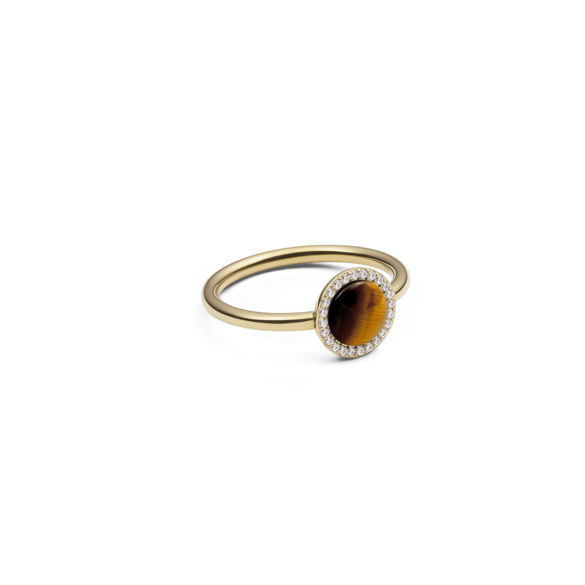 Audrey Ring Tiger Eye Goldを斜めから捉えた商品写真です。琥珀色とブラウンの美しい縞模様が特徴のドーム型タイガーアイと、それを彩るキュービックジルコニアの輝き、そしてゴールドの細身リングが調和した一枚です。