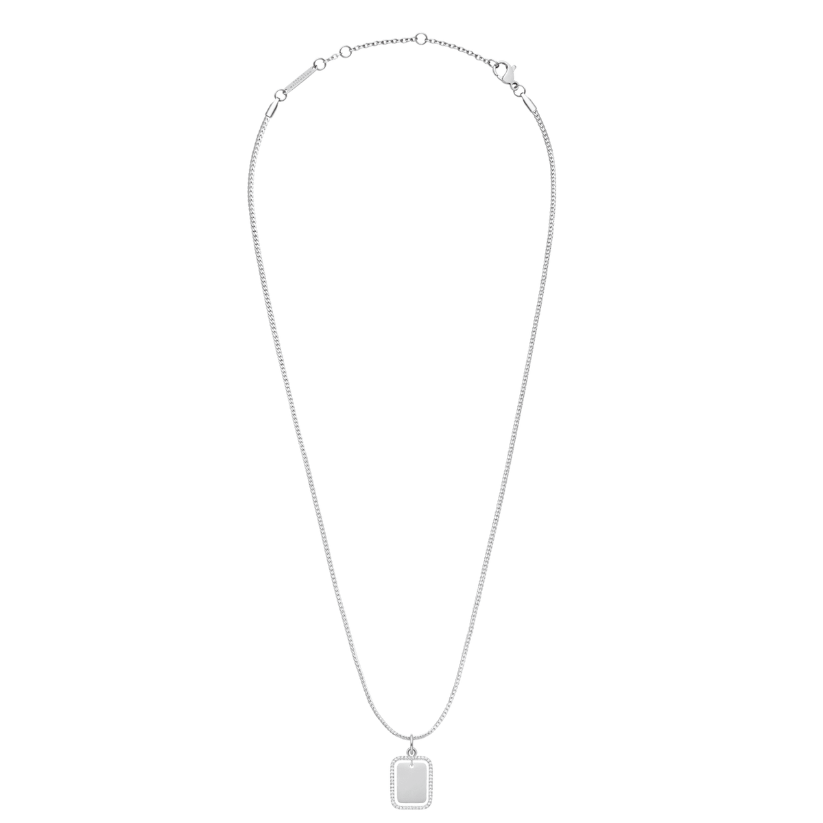 ダニエルウェリントンのRectangular Crystal Frame Pendant Sをチェーンネックレスに装着した全体のイメージです。シルバーの細身チェーンに、クリスタルフレームの長方形ペンダントトップが下がり、ネックレスとしての着用時の長さやバランスをご確認いただけます。