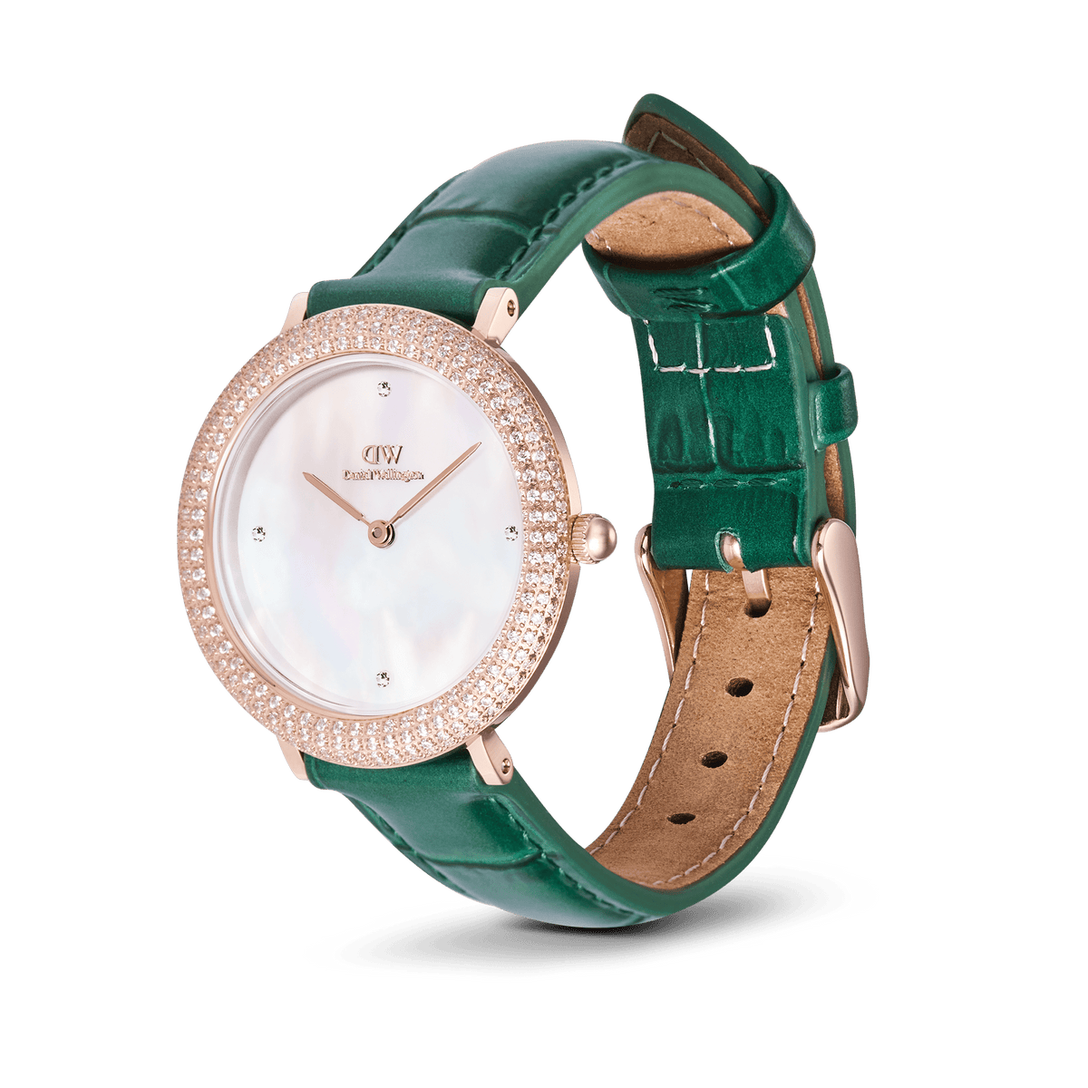 グリーンのクロコ型押しレザーストラップとローズゴールドベゼルをあしらったCrystalline Bezel Green Croc Rose Goldの斜めからの商品写真です。262個のクリスタルが輝くローズゴールドベゼルの立体感や、マザーオブパールダイヤルの上品な光沢、グリーンのクロコ型押しレザーストラップの質感、そしてピンバックルの細部までご確認いただけます。