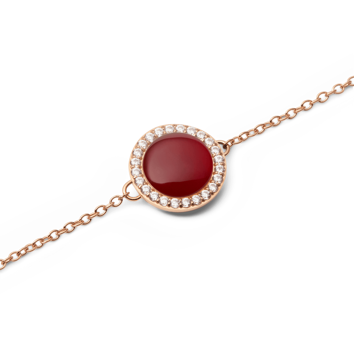Audrey Bracelet Red Agathe Rose Goldのストーン部分をクローズアップした製品写真です。ドーム型にカットされた赤メノウの滑らかな輝きと、周囲を彩るホワイトキュービックジルコニアのきらめき、そしてローズゴールドチェーンの繊細なリンクがご覧いただけます。