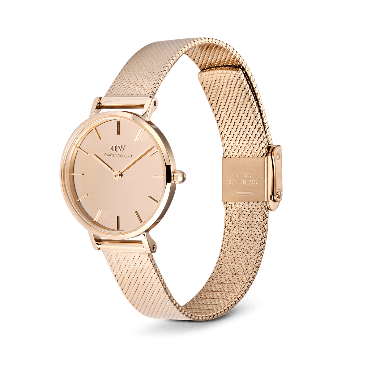 ローズゴールドのメッシュストラップを装着したPetite Reflection Rose Goldを斜めから撮影した画像です。細やかな編み目が美しいストラップと、クラスプバックルの刻印が確認でき、ケースからストラップまで途切れのないワントーンの仕上がりが際立っています。