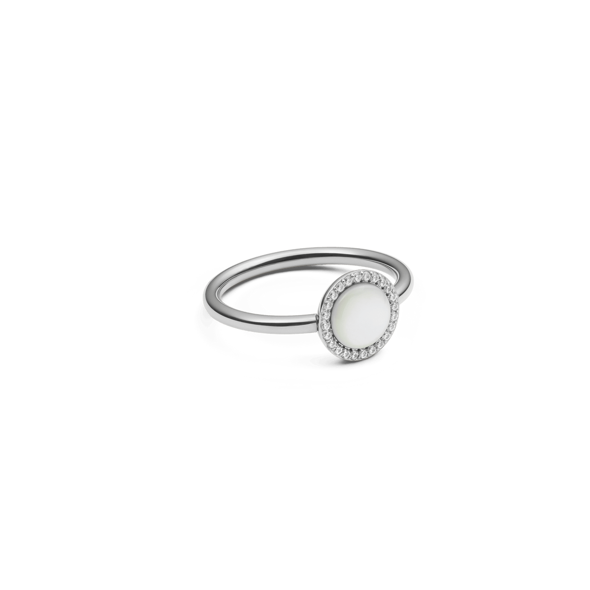 ダニエルウェリントン Audrey Ring Mother of Pearl Silverを斜めから捉えた商品画像です。細身のシルバーバンドと、キュービックジルコニアに囲まれたドーム型のマザーオブパールが放つ、上品な乳白色の輝きがお楽しみいただけます。