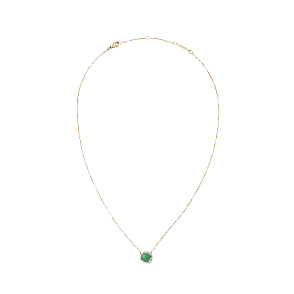 ダニエルウェリントン Audrey Necklace Jade Goldの全体像。細身のゴールドチェーンの中央に、ドーム型の翡翠ペンダントを配し、その周囲をホワイトキュービックジルコニアのヘイローが彩ります。