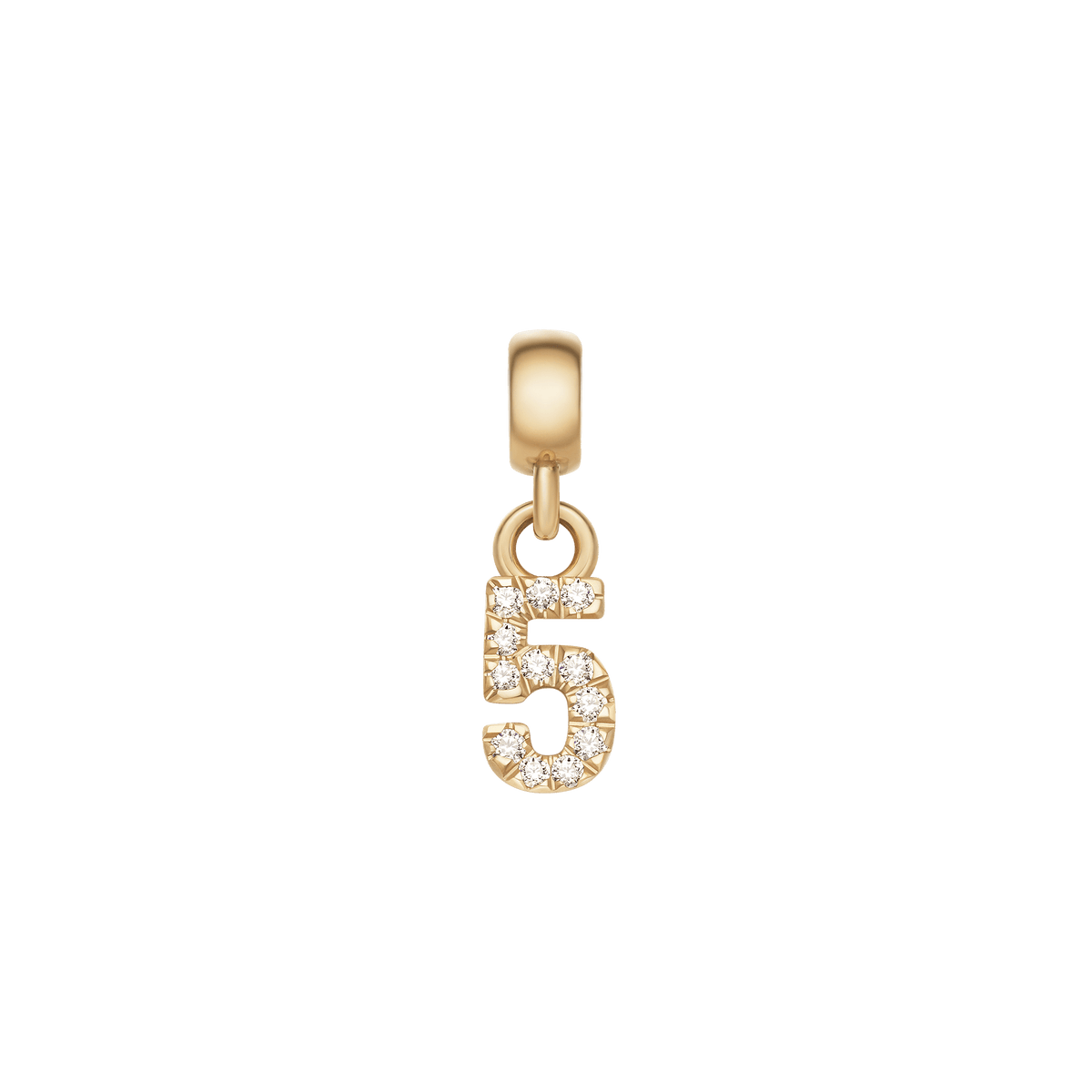 「5」の数字をモチーフにしたCrystal Number Charm Gold。曲線と直線が織りなすフォルムにキュービックジルコニアをあしらい、光を受けて華やかに輝くゴールドカラーのパーソナライズチャームです。
