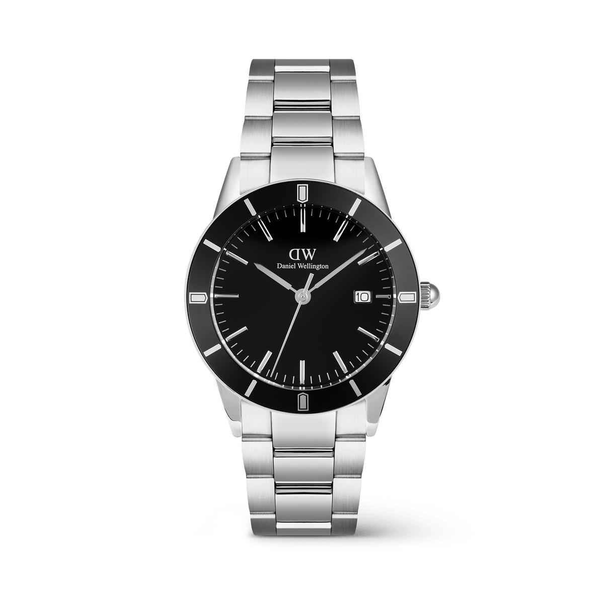 Iconic Paradigma Link Black Enamelを斜めから捉えた全体画像です。ブラックエナメルのベゼルとブラック文字盤のコントラスト、ベゼルからダイヤルへと続くインデックス、そしてポリッシュとブラッシュド仕上げを交互に施したシルバーの3リンクブレスレットの立体感が際立ちます。