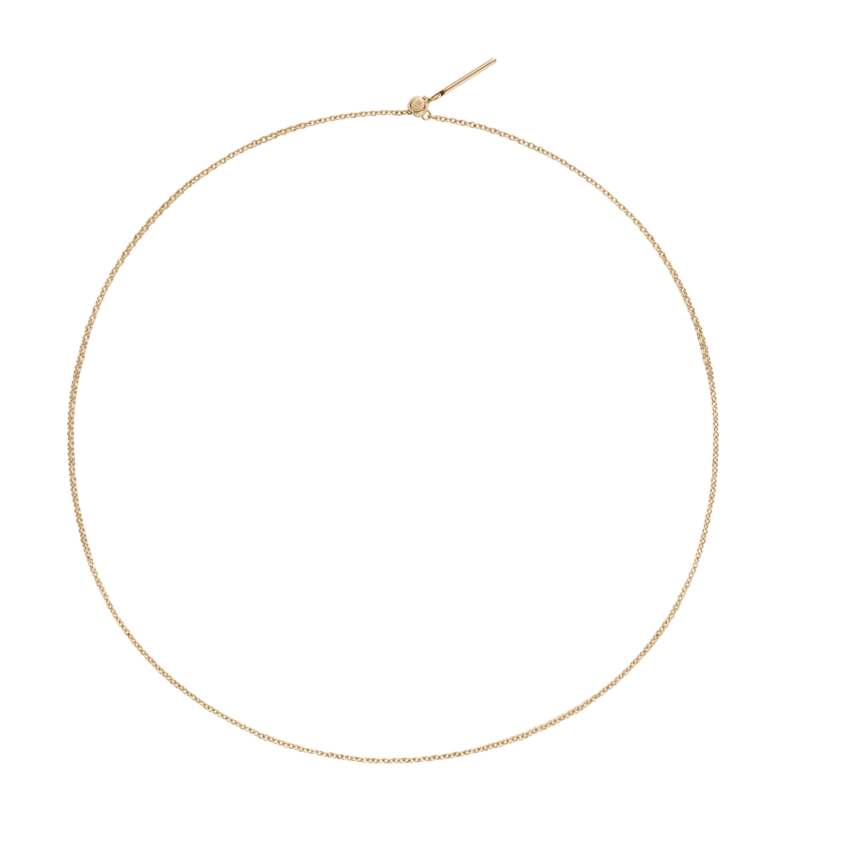 Daniel WellingtonのCharms Chain Necklace ゴールドカラーを円形に広げた俯瞰写真です。チェーン上部にはブランドロゴ入りのスライドクラスプとバーエンドが見え、チャームを通していないシンプルな状態でのチェーンの細さと均一な編み目が確認できます。