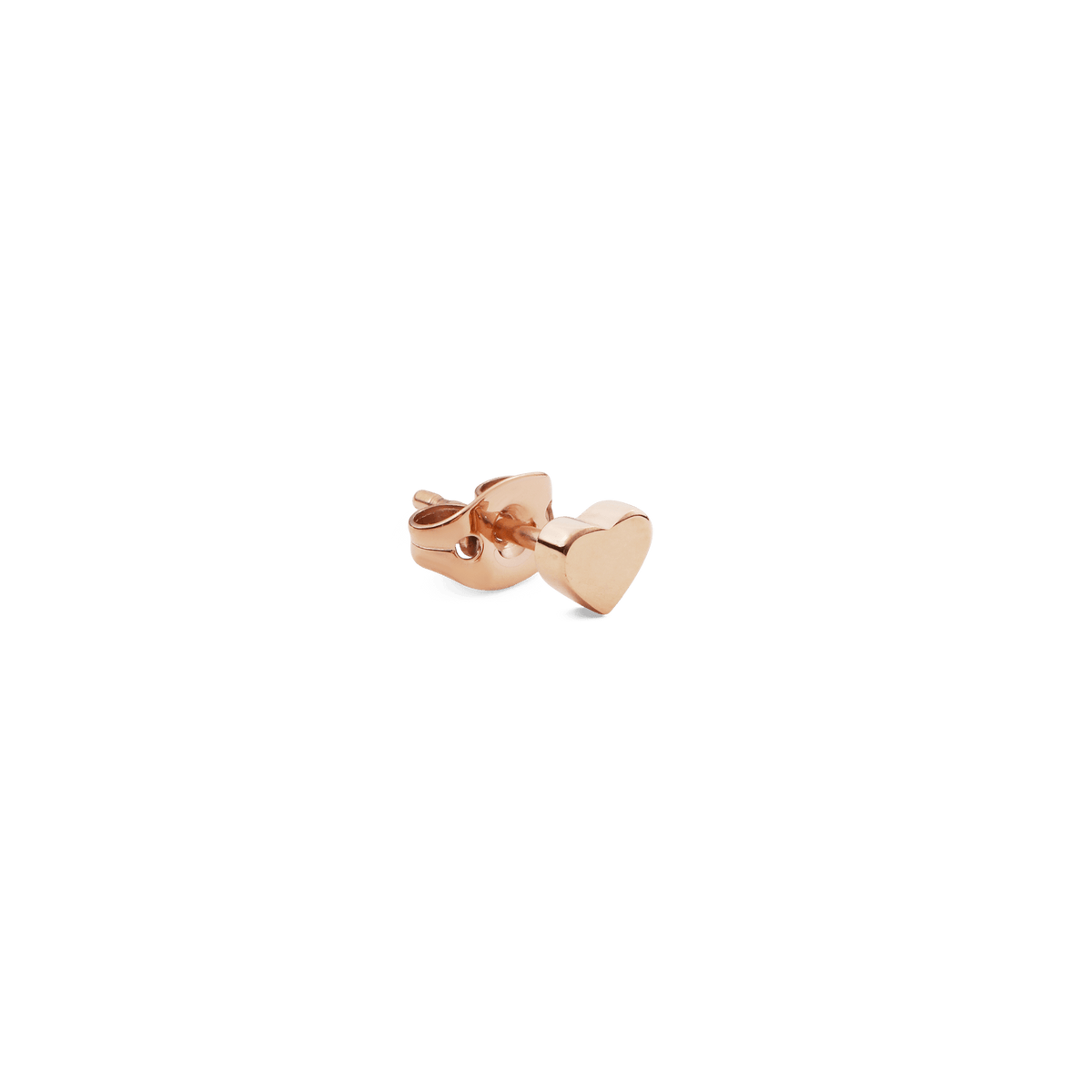 Heart Stud Rose Goldのサイドアングルです。バタフライキャッチとハート型モチーフの立体感が際立ち、ローズゴールドの美しい輝きをお楽しみいただけます。