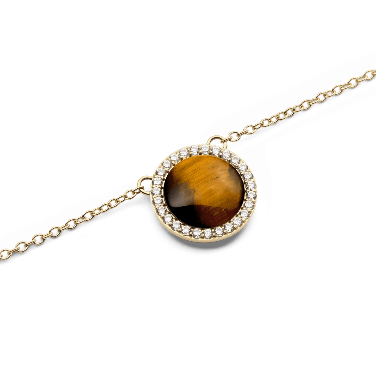 Audrey Necklace Tiger Eye Goldのペンダント部分を拡大したディテール画像です。ドーム型のタイガーアイストーンには、キャラメルブラウンから深いアンバーへと続く天然の縞模様が美しく映え、ホワイトキュービックジルコニアとゴールドフレームが上品な輝きを際立たせています。