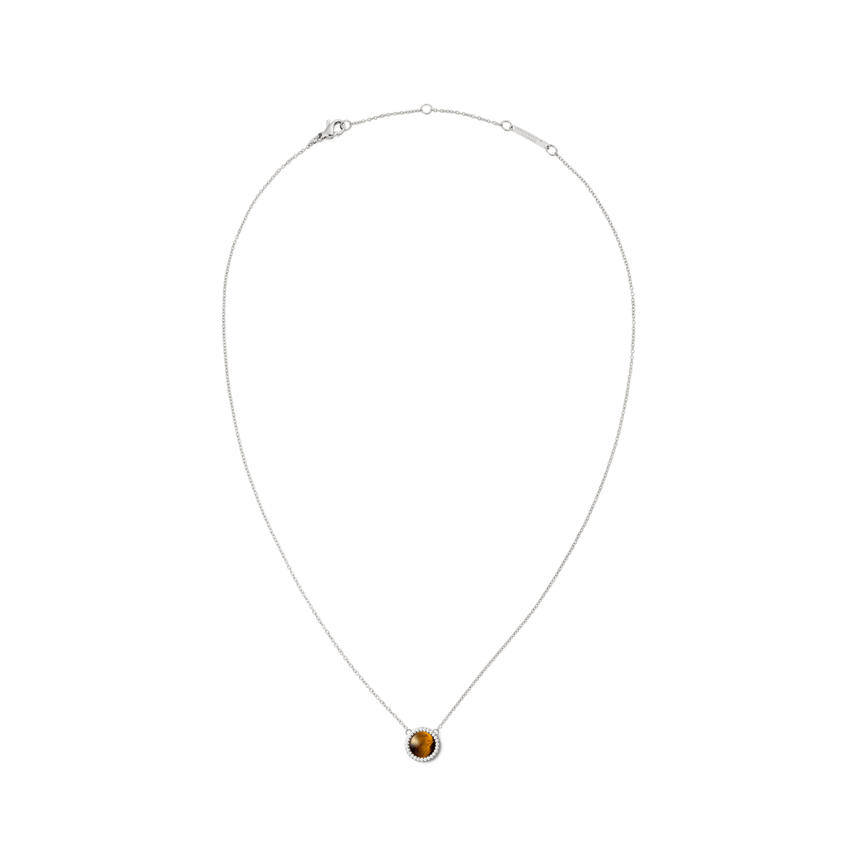 ダニエルウェリントン Audrey Necklace Tiger Eye Silverの全体像。細身のシルバーチェーンの中央に、キュービックジルコニアのヘイローで囲まれたドーム型のタイガーアイチャームが配置されています。ロブスタークラスプとブランドロゴ入りプレートも確認できます。
