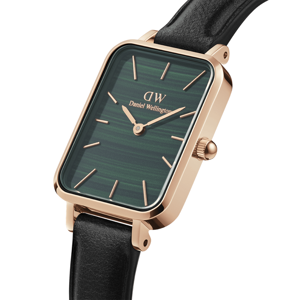 Quadro Pressed Sheffield Green Rose Goldを斜めから捉えたクローズアップ画像です。グリーンダイヤルの縞模様の濃淡やローズゴールドのインデックス、丸みを帯びたスクエアケースの細部まで確認できます。