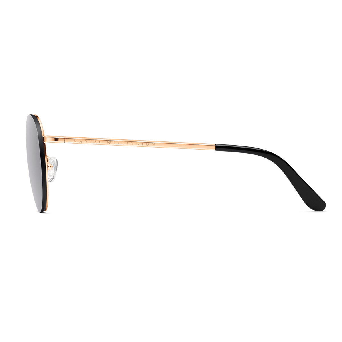 Arch Steel Blackの側面からの全体像です。細身のローズゴールドステンレススチールのテンプルにはブランド名が刻印され、透明なシリコン製ノーズパッドとブラックのテンプルチップが配されています。