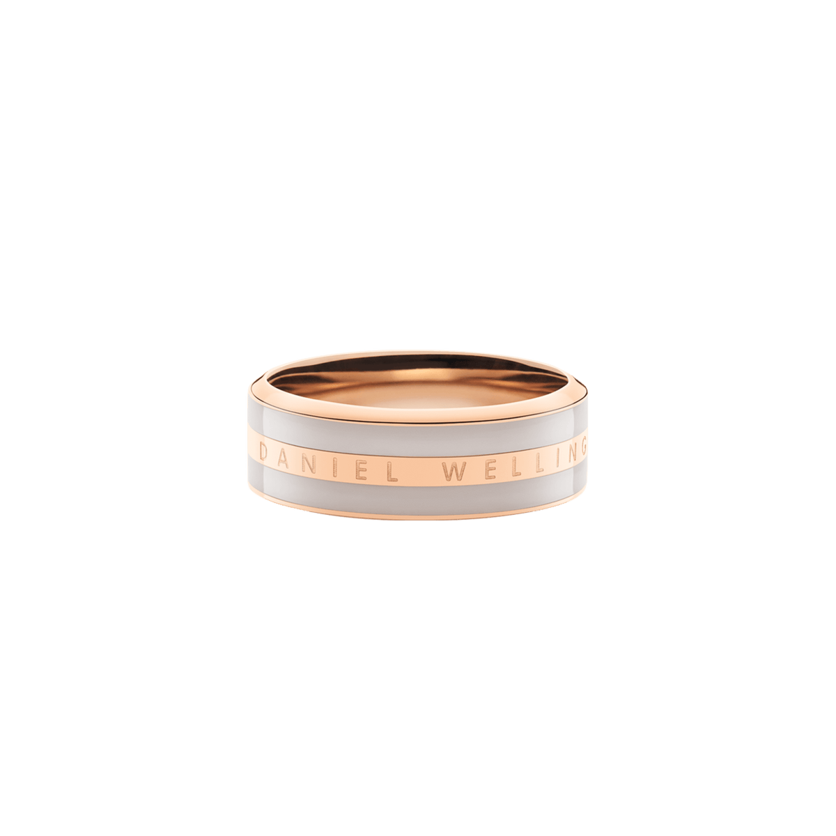 Emalie Ring Desert Sand Rose Goldの正面からの製品画像です。ポリッシュ仕上げのローズゴールドバンドにDaniel Wellingtonのロゴが刻印され、上下にデザートサンドカラーのエナメルラインがあしらわれたミニマルなリングです。