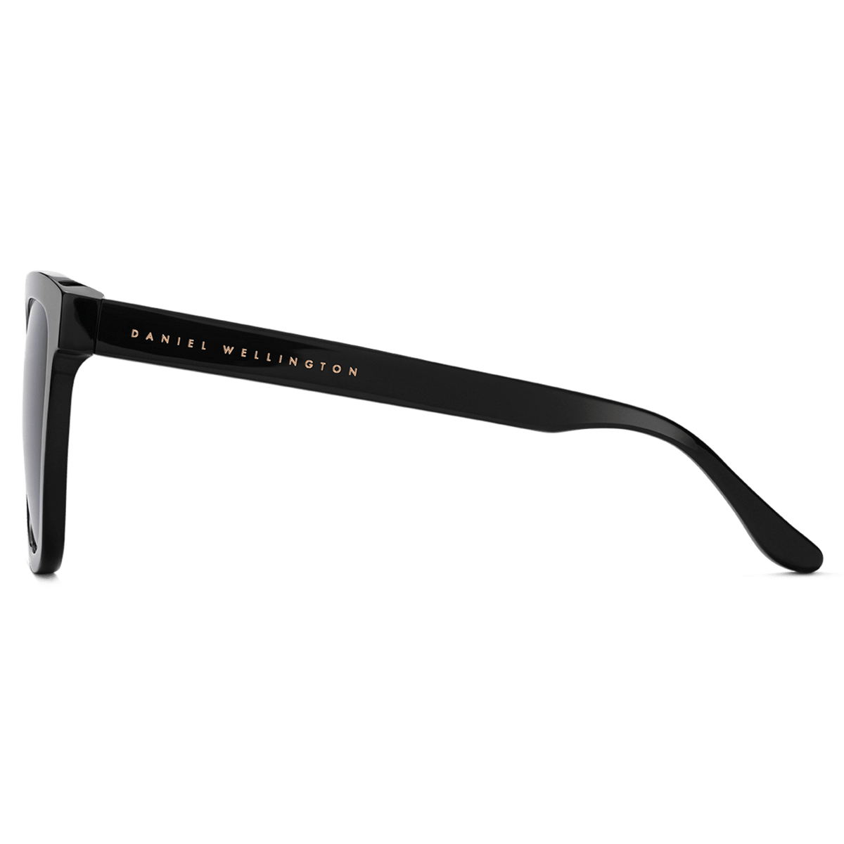 Grande Bio-Acetate Blackは、サイドから見ても洗練された佇まいのサングラスです。艶のあるブラックのバイオアセテート製テンプルには、ゴールドでDaniel Wellingtonのブランド名が刻印されており、上品なディテールが際立ちます。
