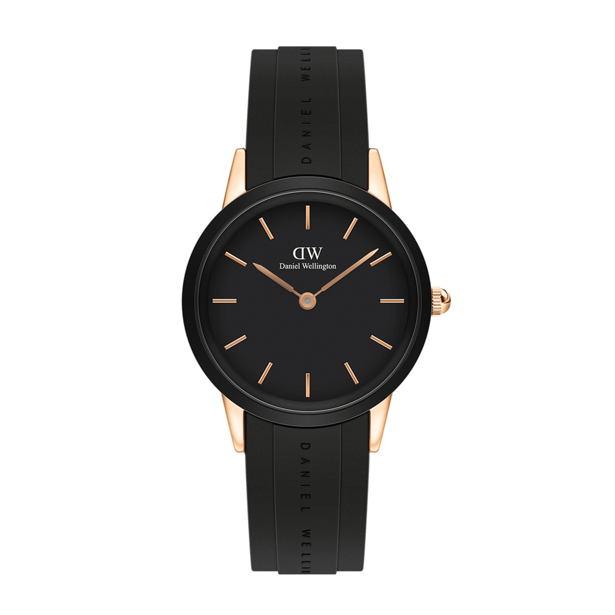 Iconic Motion Rose Gold 32mmモデルの正面画像。コンパクトなケースサイズにブラックダイヤルとローズゴールドのバーインデックスが調和し、ブランドロゴがあしらわれたFKMラバーストラップは、手首の細い方にもフィットするサイズ感です。