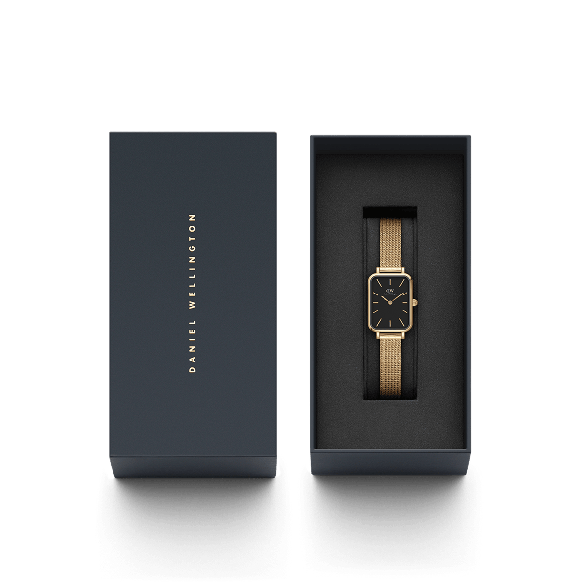 Daniel WellingtonのQuadro Pressed Evergold Black Goldは、ネイビーのギフトボックスに収められています。ブラックの内装にゴールドメッシュストラップとブラック文字盤のスクエア型腕時計が映え、贈り物にぴったりの上品なパッケージです。