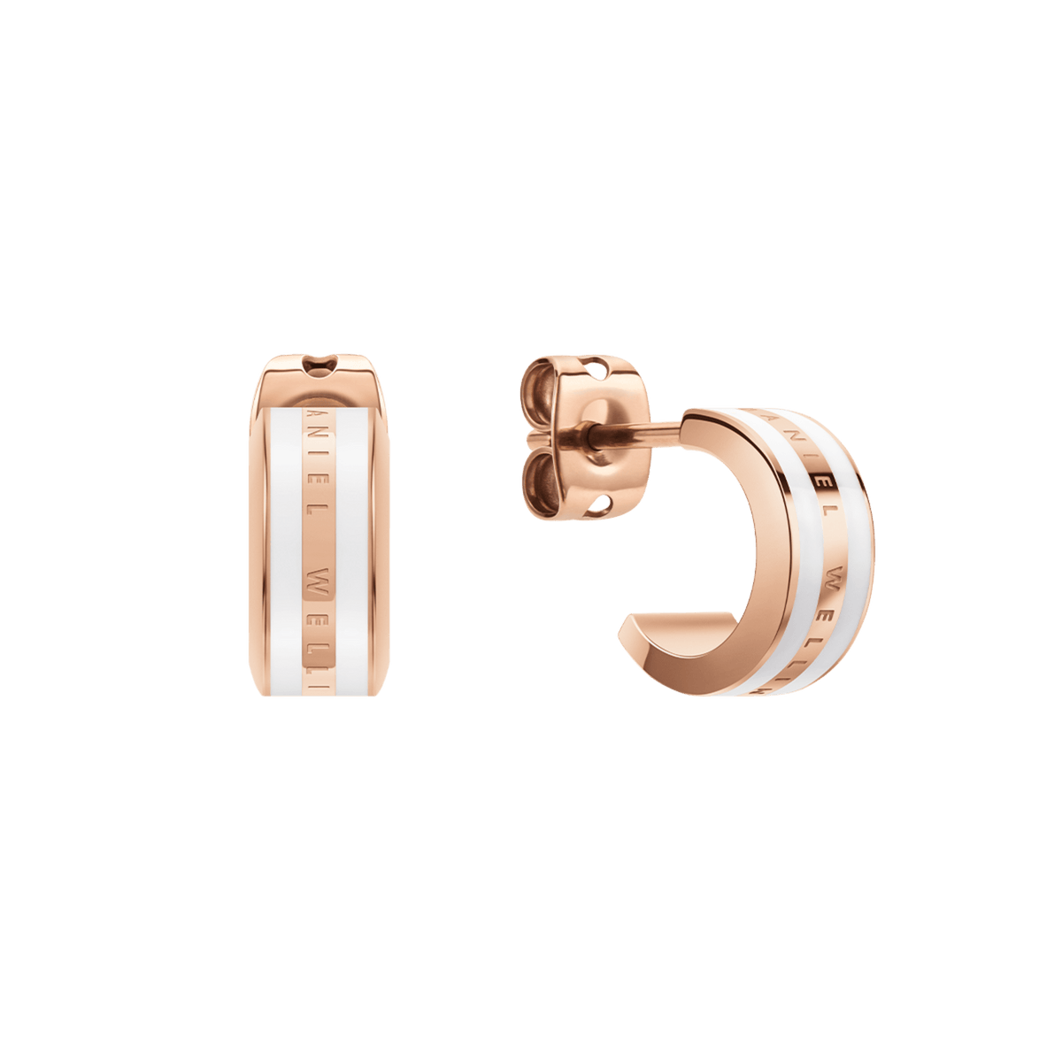 Daniel WellingtonのEmalie Earrings ローズゴールド×サテンホワイトモデルです。正面と側面から撮影されたミニフープピアスで、上下にサテンホワイトのエナメルストライプ、中央のポリッシュ加工されたバンド部分にはブランドロゴが刻印されています。