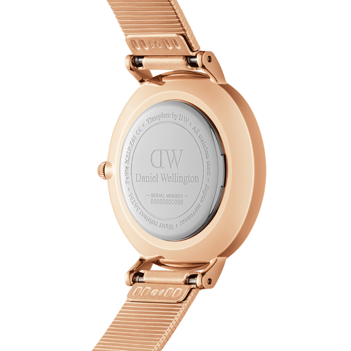 Petite Lumine Pressed Piano White MoP Rose Goldの裏蓋側を撮影した画像です。ローズゴールドのケース裏面にはDaniel Wellingtonのロゴとシリアルナンバーが刻印されており、Pianoストラップとケースを繋ぐクイックリリース機構もご確認いただけます。