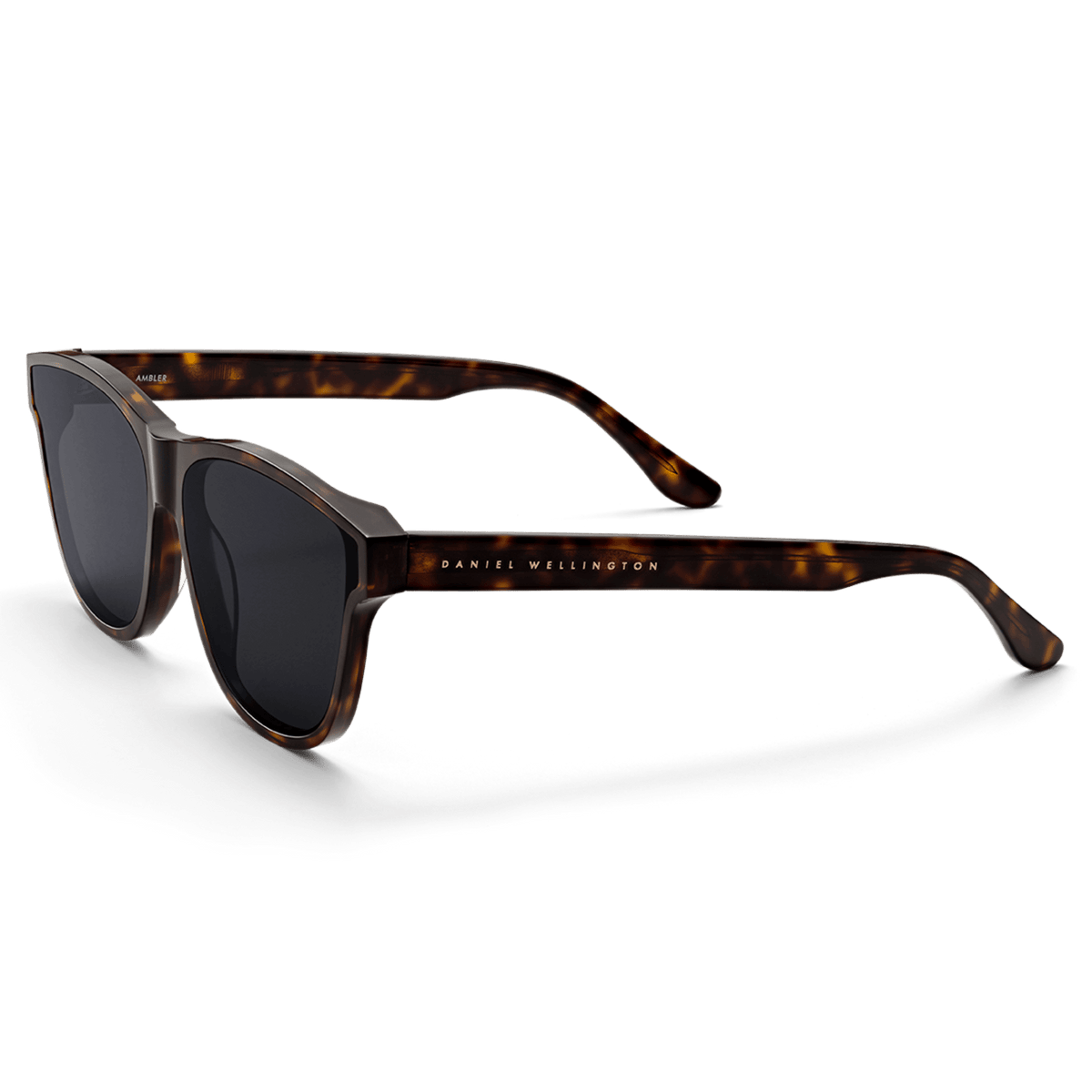 アンブラー Bio-Acetate Dark Havanaを斜め前方から撮影した商品画像です。べっ甲柄のバイオアセテートフレームの美しい艶やかさと、テンプル内側にあしらわれたゴールドのDaniel Wellingtonロゴが確認できます。