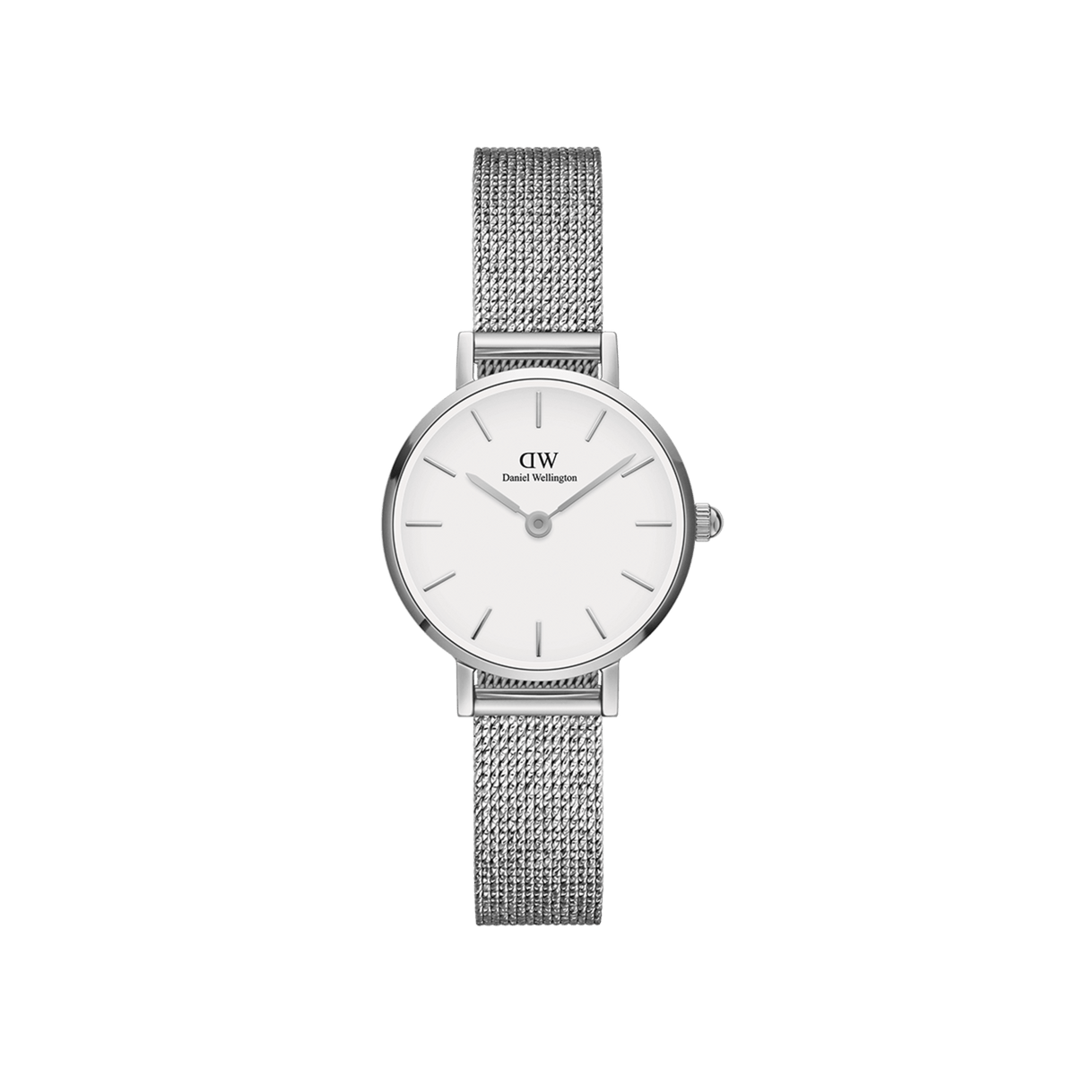Daniel Wellington Petite Pressed Sterlingの正面画像。シルバーカラーのラウンドケースにオフホワイトの文字盤を配し、バーインデックスでミニマルな印象に仕上げたデザインです。プレス加工のシルバーメッシュストラップが繊細な光沢を放ち、上品な雰囲気を演出します。