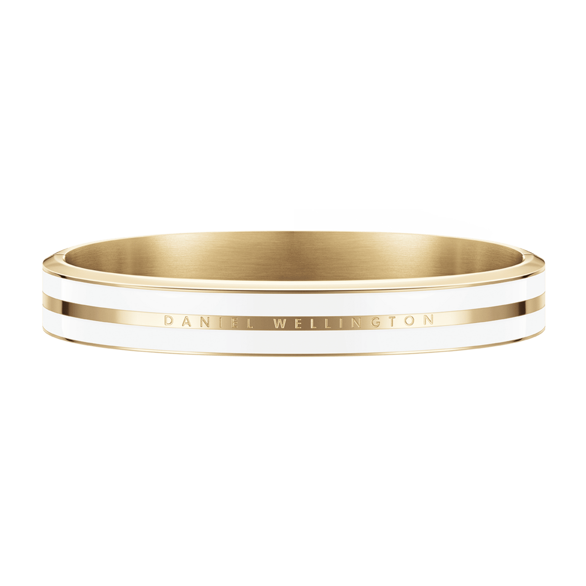 Emalie Infinite Gold Satin Whiteバングルを斜め上から撮影した画像です。閉じた状態の均一な曲線が美しく、ホワイトエナメルの2本ラインに挟まれた中央のゴールドバンドにはDaniel Wellingtonのロゴが刻印されています。内側のサテン仕上げも確認できます。