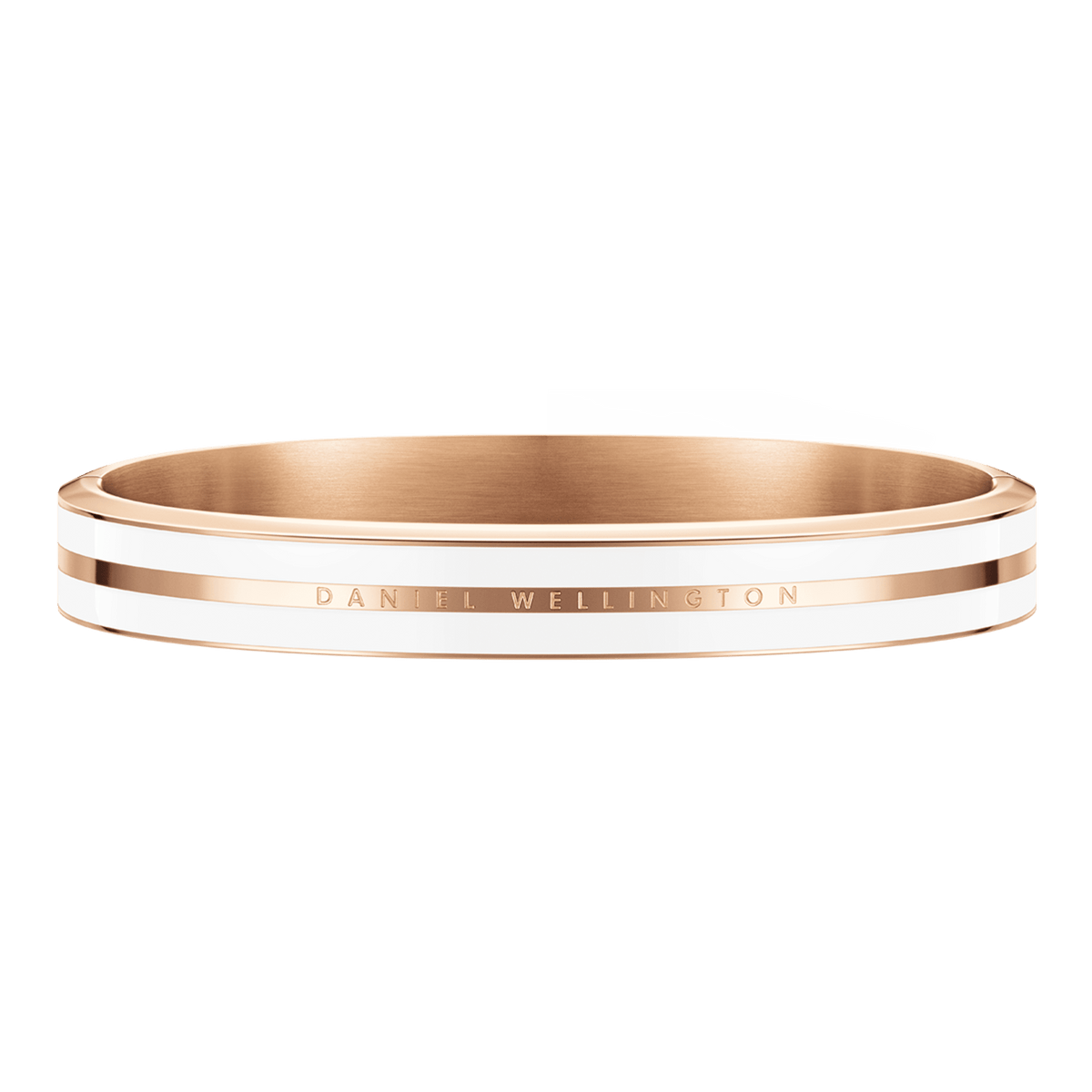 Emalie Infinite Rose Gold Satin Whiteバングルを、正面からやや低めのアングルで撮影した画像です。サテンホワイトのエナメルラインに挟まれた中央のローズゴールド部分にはDaniel Wellingtonのロゴが刻印されており、内側のブラッシュ仕上げもご確認いただけます。