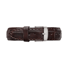 ダニエルウェリントン York ストラップ シルバーを留め具を閉じた状態で撮影しています。ダークブラウンの本革がループを通してコンパクトにまとまり、クロコダイル型押しの深みのある革肌とシルバーバックルの組み合わせが上品で落ち着いた印象を演出します。