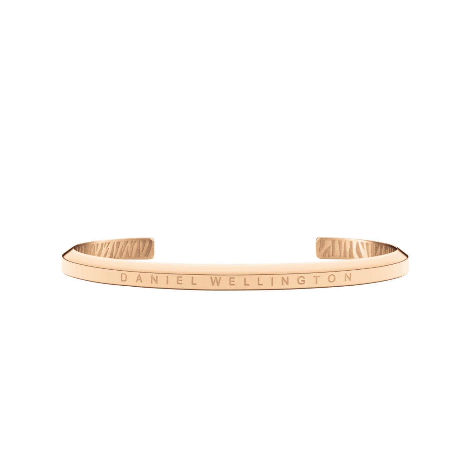 Classic Bracelet Tiger Rose Goldを正面やや上方から撮影した画像です。ローズゴールドのポリッシュ面にDaniel Wellingtonのロゴが刻印され、開口部の両端と内側にはタイガー柄のエングレービングが施されています。