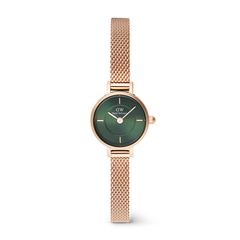 Daniel WellingtonのPetite Mini Emerald Melroseは、エメラルドグリーンのサンレイダイアルとローズゴールドのメッシュストラップを組み合わせた、19mmサイズの女性向け腕時計です。