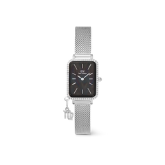 Quadro Crystal Zodiac Sterling Setのスクエア型腕時計です。シルバーメッシュのストラップにクリスタルのベゼルが輝き、ブラックマザーオブパールの文字盤が上品な光沢を放ちます。ケースサイドには乙女座をモチーフにしたクリスタルチャームがあしらわれています。