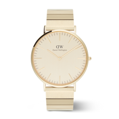 Daniel Wellington Classic Piano Link Gold Unitoneの正面画像です。ゴールドのケースに、ブラッシュド仕上げのゴールドダイヤル、そしてブラッシュドとポリッシュが交互に連なるピアノリンクブレスレットが、統一感のあるワントーンのデザインを演出しています。