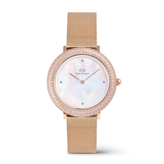 Daniel Wellington Crystalline Bezel Melroseの正面画像。クリスタルをあしらったローズゴールドのベゼルと、虹色に輝く白蝶貝のダイヤル、4つのストーンインデックスが特徴の32mmレディース腕時計です。ローズゴールドのメッシュストラップを装着しています。