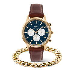 ダニエルウェリントン Iconic Chronograph Pandaのゴールドケースとブルーの文字盤にホワイトのサブダイヤルが映えるブラウンレザーストラップモデルと、ゴールドのEllipse Cuban Chain Braceletをセットにしたギフトアイテムです。