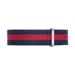 ダニエルウェリントン Oxford Strapのネイビーとレッドのストライプが特徴のNATOタイプ時計ベルトです。シルバーの尾錠とキーパーを備えた正面からの商品写真をご覧いただけます。