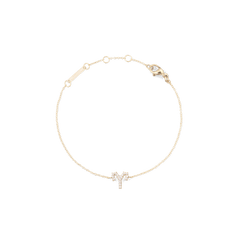 ゴールドのCrystal Zodiac Chain Bracelet 牡羊座モデルを白背景で円形に広げて撮影した画像です。繊細なゴールドチェーンの中央に、クリスタルで象られた牡羊座のシンボルが配置されています。上部にはアジャスタープレートとロブスタークラスプが見えます。