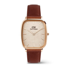 Daniel WellingtonのMarlon St Mawes Linen Rose Goldです。丸みを帯びたクッション型のローズゴールドケースに、リネンのエンボス加工を施したダイヤル、ブラウンのレザーストラップを組み合わせたメンズ腕時計です。