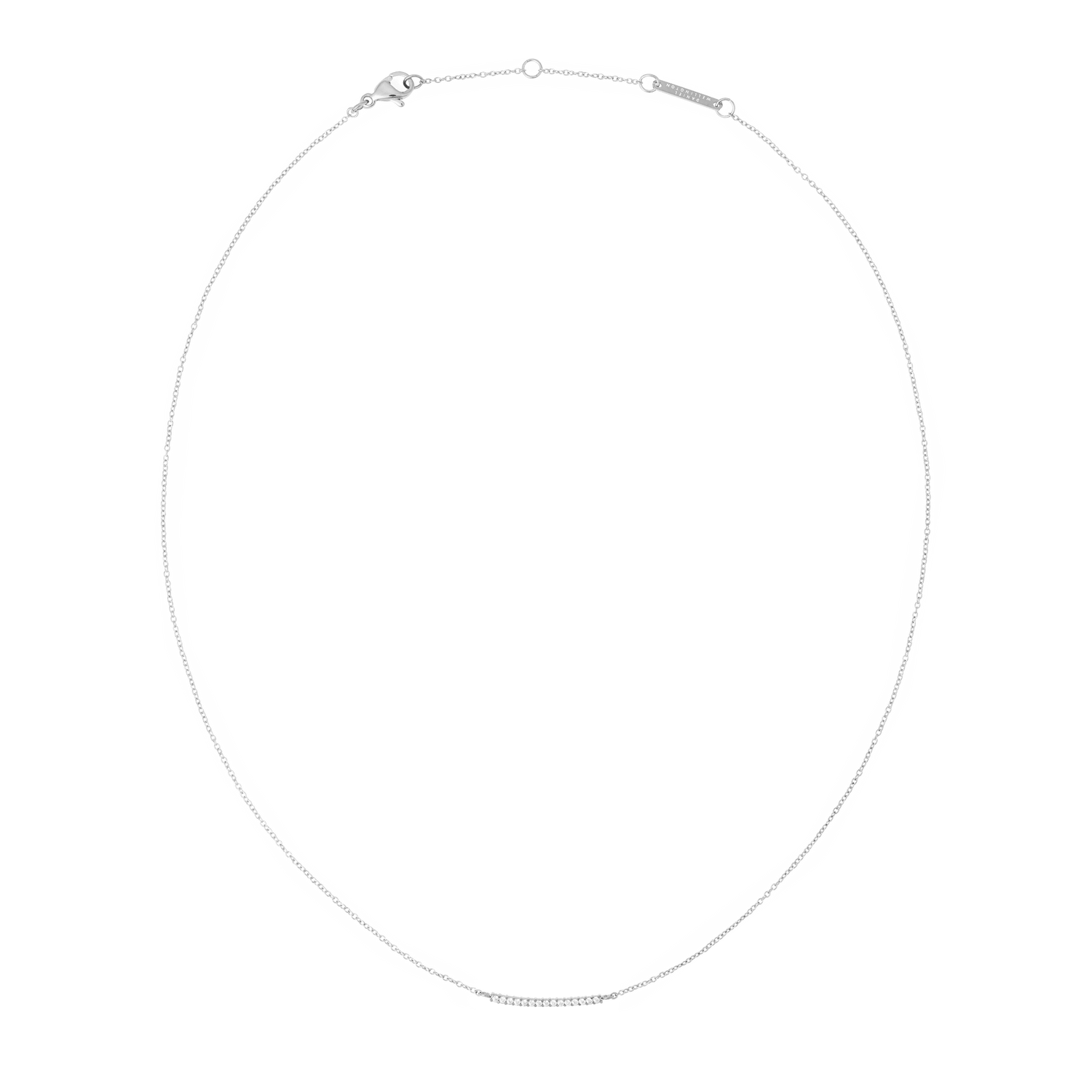 ダニエルウェリントン Mirelle Eternity Necklace Silverの全体像です。細身のシルバーチェーンの中央に、ホワイトキュービックジルコニアを一列にあしらったクリスタルバーが配されています。ロブスタークラスプと、長さ調節用のエクステンションチェーンも付属しています。