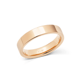 Daniel Wellington Line Ring Polished Rose Goldの商品画像。幅4.5mmのフラットバンドにポリッシュ仕上げを施したローズゴールドリングです。直線的なエッジと滑らかな表面が特徴で、内側にはブランドロゴの刻印が入っています。