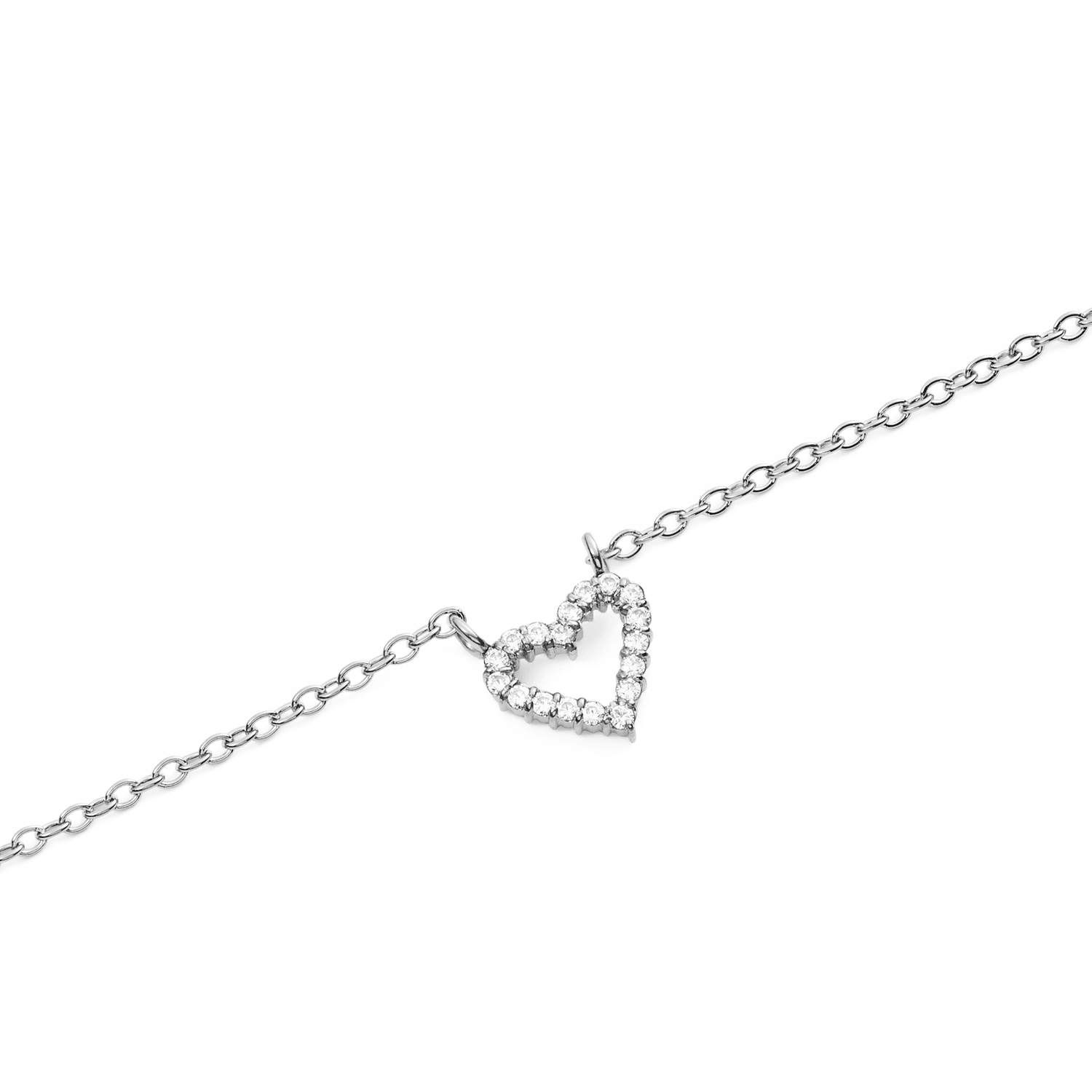 Mirelle Heart Necklaceのオープンハートペンダントをクローズアップ。シルバーチェーンにつながれたハートの輪郭に沿って、ホワイトキュービックジルコニアが一粒ずつセットされています。