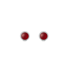 Daniel WellingtonのAudrey Earrings Red Agathe Silverです。ドーム型の赤メノウを中心に、ホワイトキュービックジルコニアのハローがシルバーフレームに沿って輝くスタッドピアスです。
