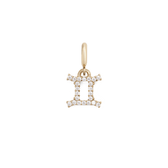 双子座のシンボルをモチーフにしたダニエルウェリントンのZodiac Watch Charm Gold。二本の柱を上下のラインでつないだ幾何学的なデザインに、キュービックジルコニアが輝きを添え、ゴールドのバチカンが全体を引き締めています。