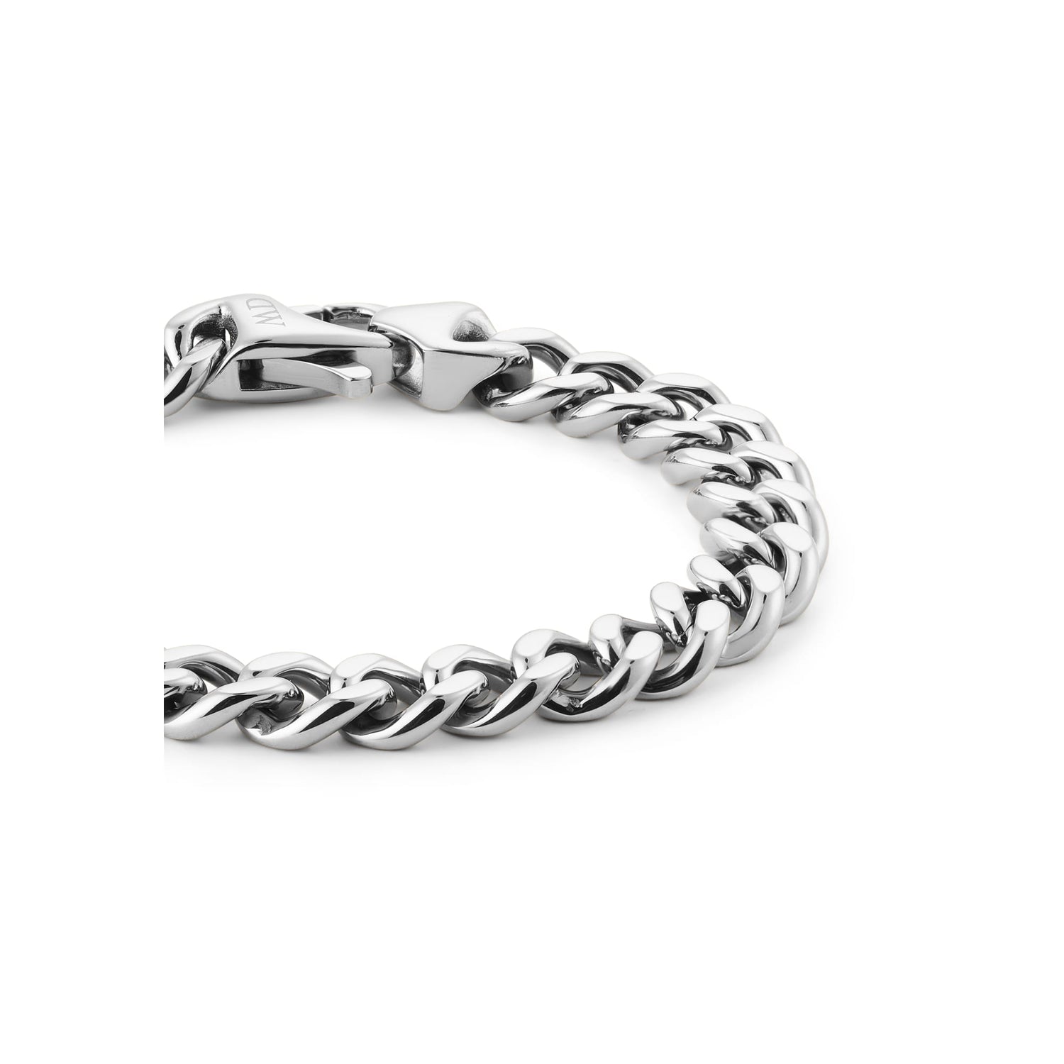 Ellipse Cuban Chain Braceletのシルバートーンを拡大した画像です。丁寧にポリッシュされた太めのキューバンチェーンが光を反射して輝き、留め金部分にはブランドロゴが刻印されています。