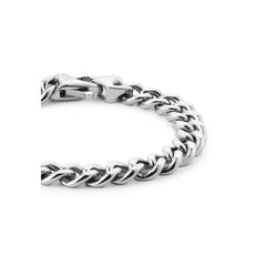 Ellipse Cuban Chain Braceletのシルバートーンを拡大した画像です。丁寧にポリッシュされた太めのキューバンチェーンが光を反射して輝き、留め金部分にはブランドロゴが刻印されています。