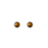 ダニエルウェリントン Audrey Earrings Tiger Eye Silverのペアです。ドーム型にカットされた琥珀色のタイガーアイを、ホワイトキュービックジルコニアのヘイローがシルバーフレームで包み込むスタッドピアスです。
