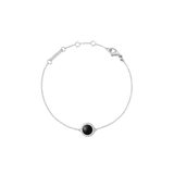 Daniel Wellington Audrey Bracelet Black Agathe Silverの全体像。ドーム型の黒メノウを囲むクリスタルハローが映えるシルバーチェーンブレスレットです。細身のチェーンとロブスタークラスプ、サイズ調節リングもご確認いただけます。