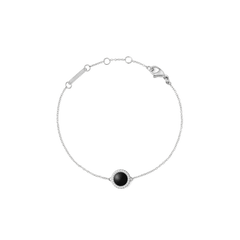 Daniel Wellington Audrey Bracelet Black Agathe Silverの全体像。ドーム型の黒メノウを囲むクリスタルハローが映えるシルバーチェーンブレスレットです。細身のチェーンとロブスタークラスプ、サイズ調節リングもご確認いただけます。