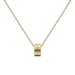 ダニエルウェリントン Elan Necklaceのゴールドモデルです。細身のケーブルチェーンに、二本の溝が施された小ぶりなリングモチーフのペンダントトップをあしらった、ミニマルなデザインのネックレスです。