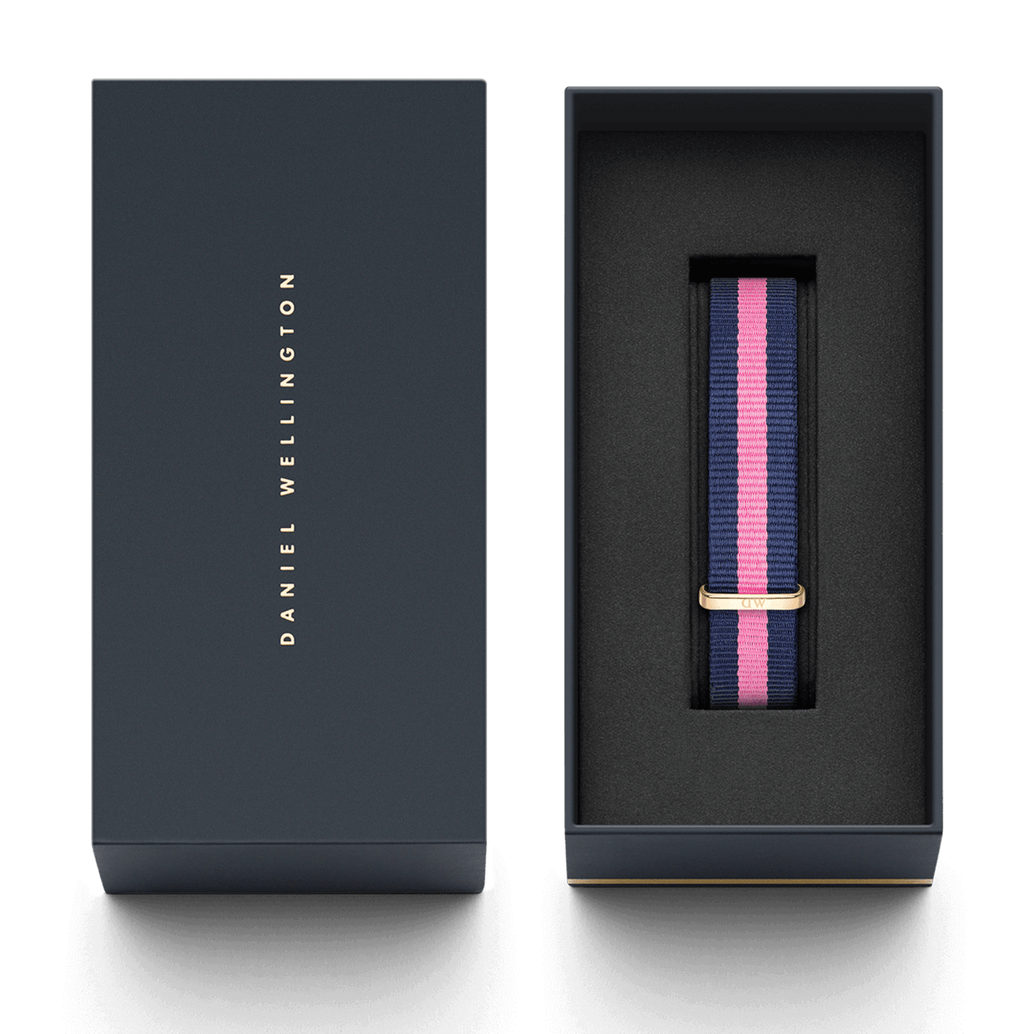 Daniel Wellington Winchester Strap Rose Goldのパッケージ画像。ネイビーカラーにピンクのラインが入ったNATOストラップが、ブランドロゴ入りのダークネイビーのギフトボックスに収められています。贈り物にもぴったりな上品な仕様です。