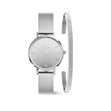 ダニエルウェリントン Petite Reflection シルバーダイヤルのメッシュストラップ腕時計と、クリスタルをあしらった Classic Lumine Bracelet のシルバーセットを白背景に並べた商品画像。