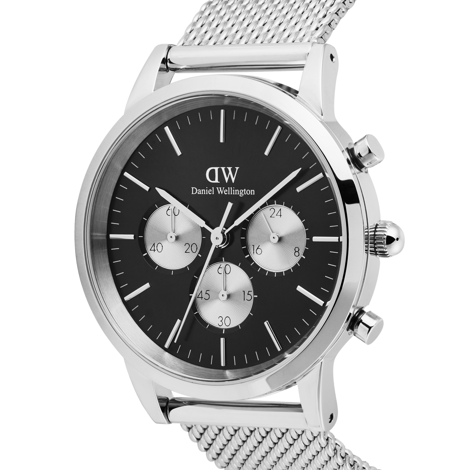 Iconic Chronograph Mesh Blackのケースとダイヤルを斜めから捉えたクローズアップ画像です。同心円模様のシルバーサブダイヤルや、ポリッシュ仕上げのケース側面に配されたクロノグラフプッシャーの質感が際立ちます。
